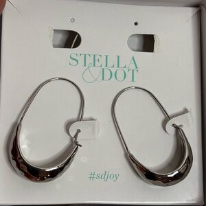 Stella & Dot Silver Hammered U Hoop Earrings with box
